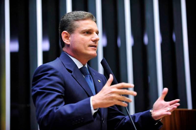 Marcos Rotta durante pronunciamento em defesa da valorização do interior do Amazonas, destacando turismo, pesca, bioeconomia e desenvolvimento regional.
