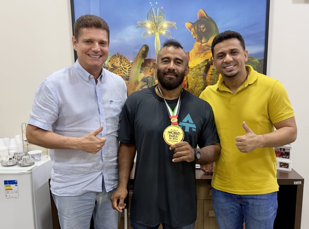 Marcos Rotta recebe visita do paratleta Alex Taveira, que agradeceu apoio recebido no início da carreira esportiva no Amazonas.