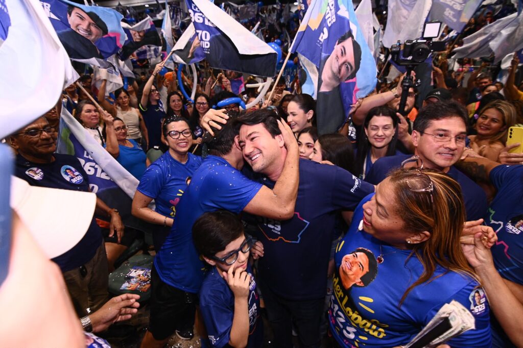 Jender Lobato cumprimenta apoiadores durante ato de campanha em Manaus após estudo apontá-lo entre os cotados para a Assembleia Legislativa do Amazonas.