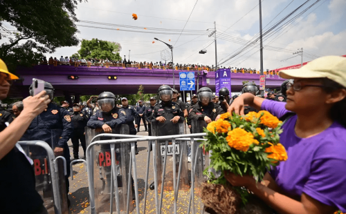 outro lado, o governo local justificou o esquema de segurança como necessário para garantir a r...