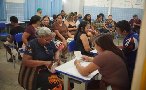 Moradores do Ramal do Brasileirinho recebem atendimentos de saúde e assistência social durante ação promovida por Jander Lobato em parceria com a Prefeitura de Manaus.