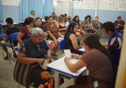 Moradores do Ramal do Brasileirinho recebem atendimentos de saúde e assistência social durante ação promovida por Jander Lobato em parceria com a Prefeitura de Manaus.