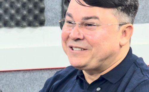 Keitton Pinheiro participa de entrevista em estúdio e anuncia pré-candidatura a deputado estadual e lançamento oficial do projeto político em Coari.