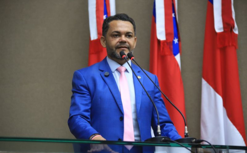 Deputado estadual Rozenha discursa na tribuna da Assembleia Legislativa do Amazonas e cobra a exoneração do secretário estadual de Saúde após declarações contra Dra. Shádia.