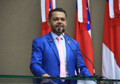 Deputado estadual Rozenha discursa na tribuna da Assembleia Legislativa do Amazonas e cobra a exoneração do secretário estadual de Saúde após declarações contra Dra. Shádia.